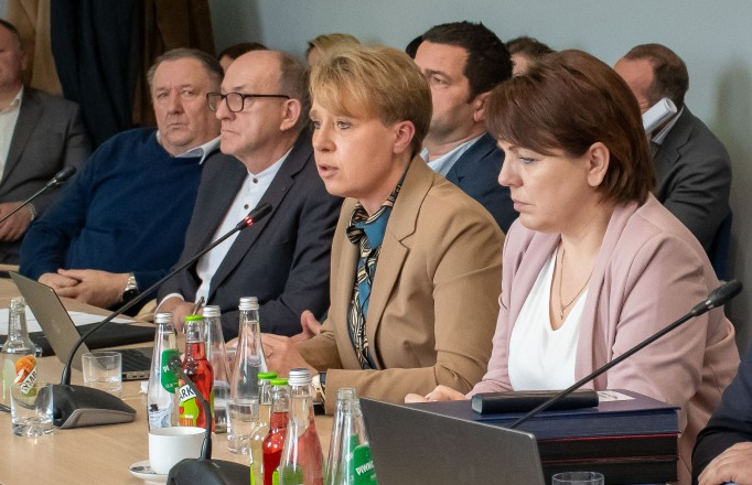 Czy członkostwo Gminy Myślenice w LGD wpływa na dostęp do dotacji? Wyjaśnienia i nieścisłości po sesji Rady Miejskiej