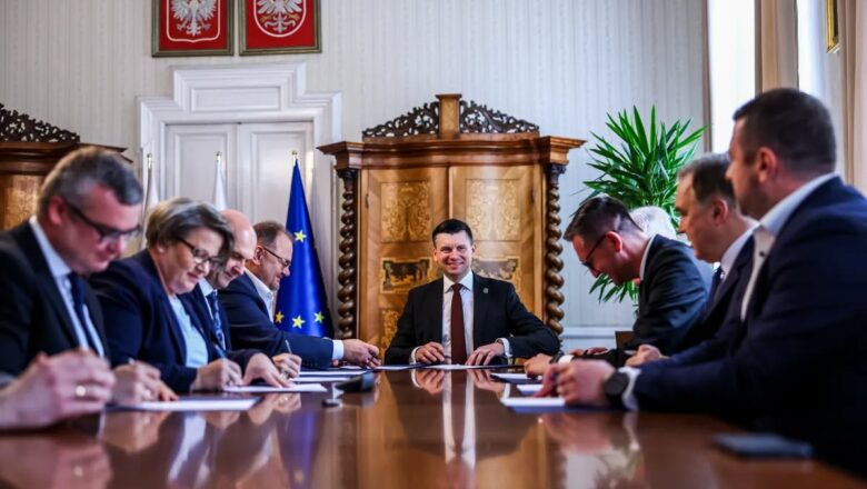 Kolej w Małopolsce nabiera tempa. Samorządy podpisały ważne porozumienie