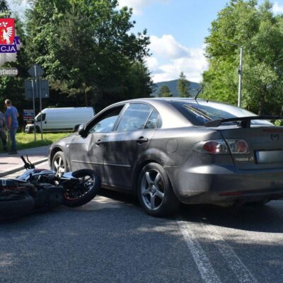 Nie ustąpił pierwszeństwa motocykliście. 17-latek trafił do szpitala.